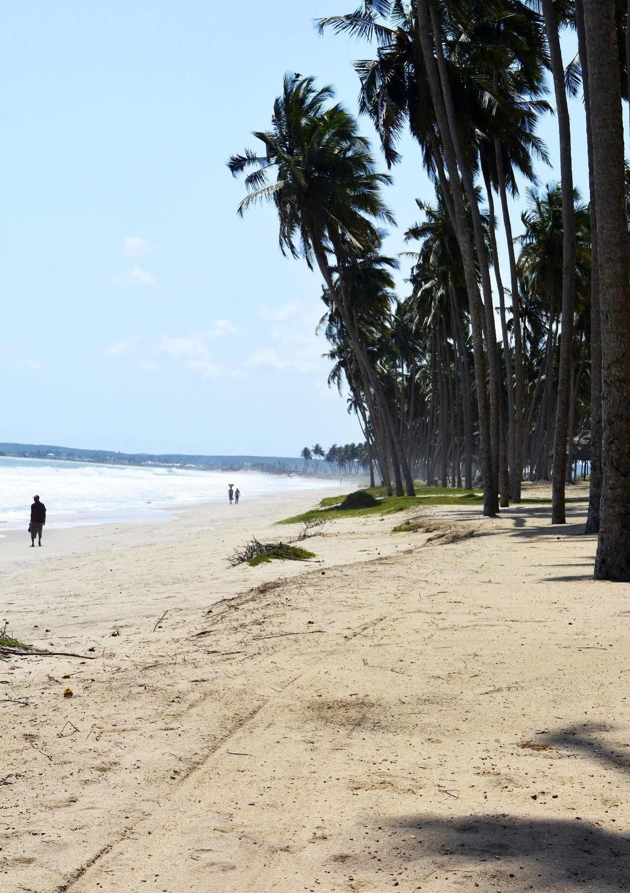 Blue Diamond Beach Resort Apam Exterior foto