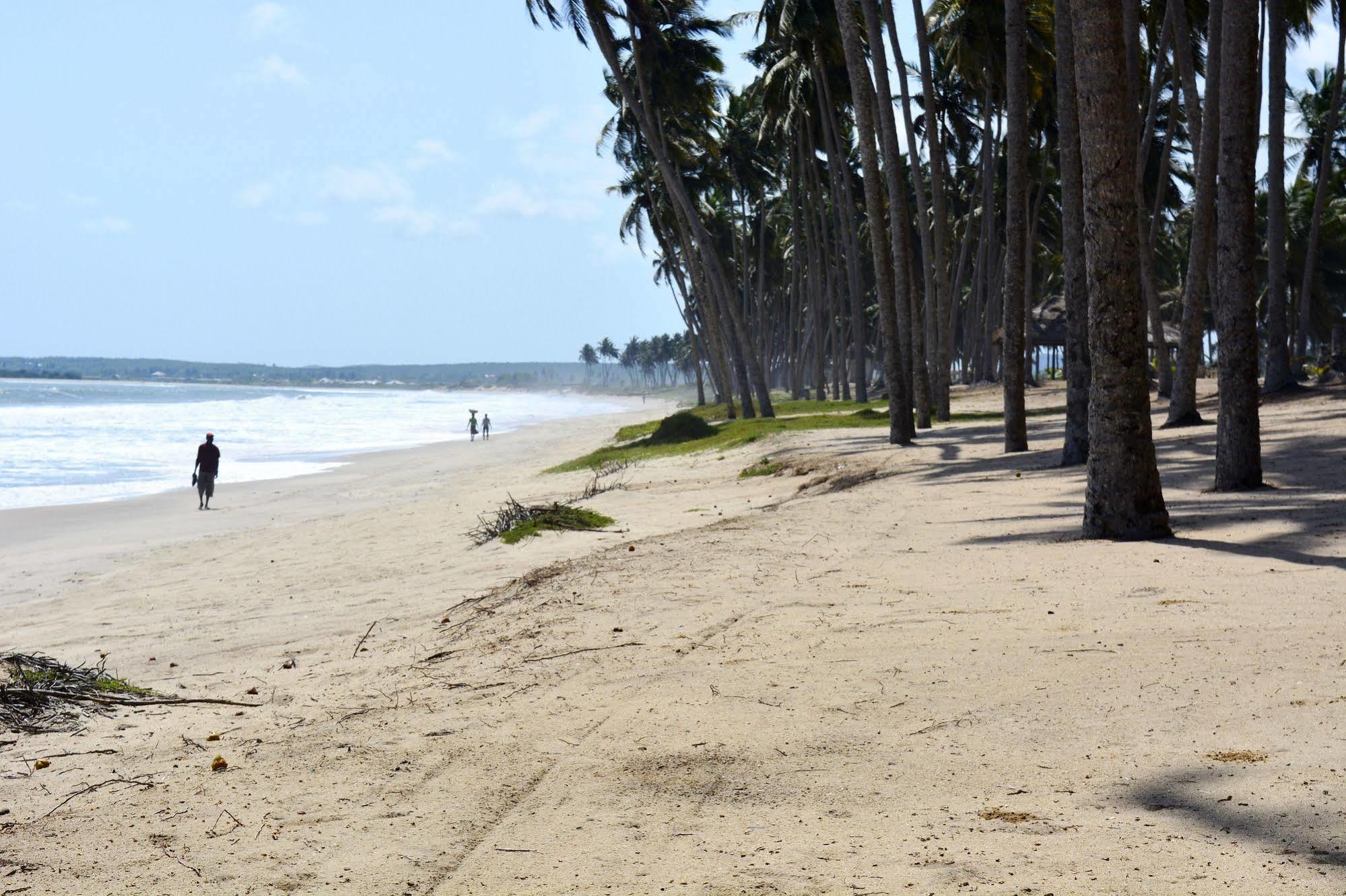 Blue Diamond Beach Resort Apam Exterior foto