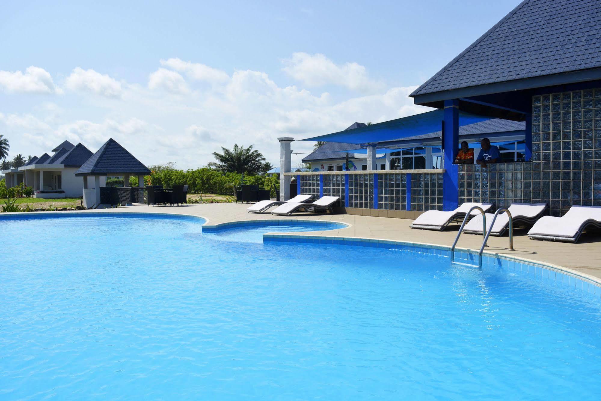 Blue Diamond Beach Resort Apam Exterior foto