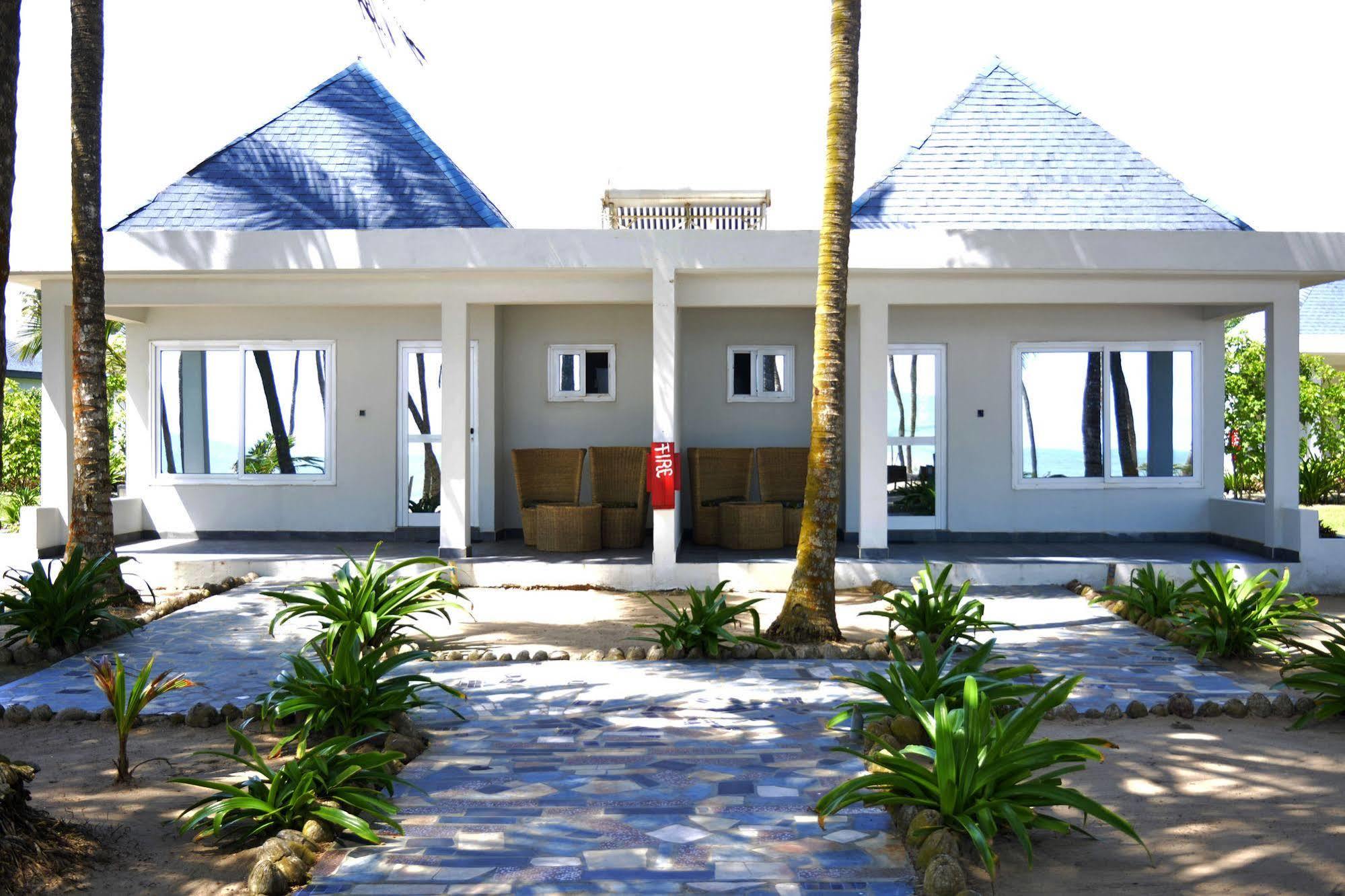 Blue Diamond Beach Resort Apam Exterior foto